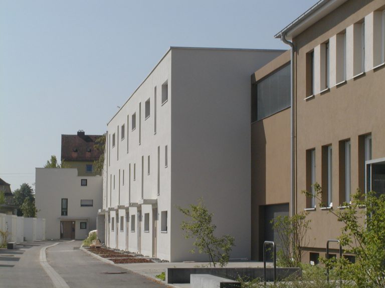 Q22 | Neubau 12 Stadthäuser mit Carports & Stellplätzen – 3+architekten